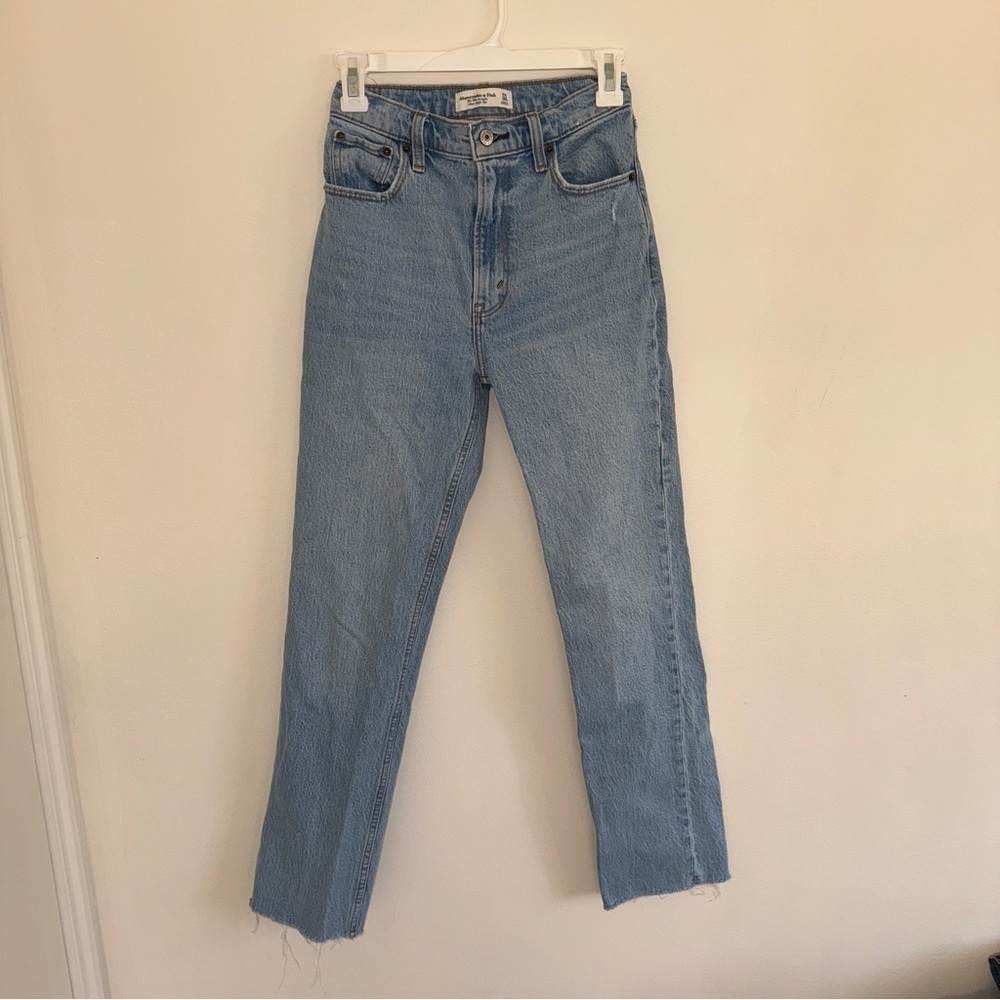 Abercrombie & Fitch
The 90s Straight Ultra High Rise 24 00 - Picture 2 of 5